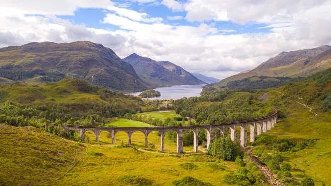 The old steam locomotive runs over the Glenfinnan Viaduct railway
